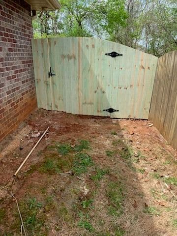 Privacy Fence with Stylish Arches in Tony Alabama image